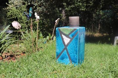 Pièèce fermée en raku. Façonnage à la plaque, cuisson, réserves et émaillage et cuisson raku