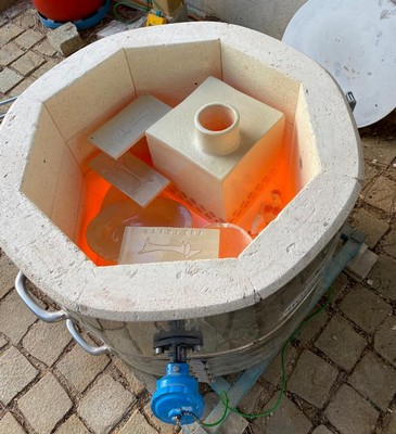 Cuisson raku lors de ce stage raku : ouverture du four