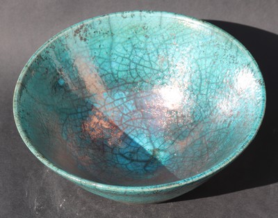 Saladier émaillé vert, enfumé en réduction stage de raku