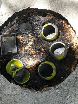 Pièces raku réalisées lors de ce stage raku à l'issue de l'enfumage
