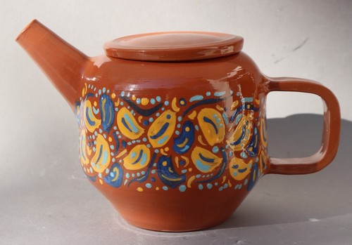 Stage de poterie pour réaliser un théière en faïence