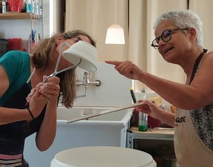 Emaillage du biscuit par trempage après avoir réalisé les réserves