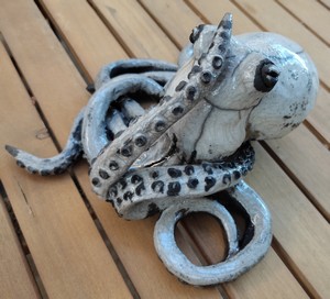 Poulpe modelé traité par cuisson raku lors de ce stage raku dans le Var