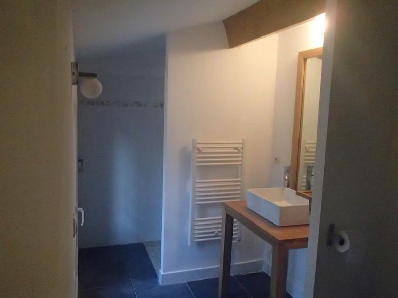 Hébergement du stage de poterie : une salle d'eau